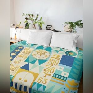 Disney “It’s a Small World” Comforter 68”x68”